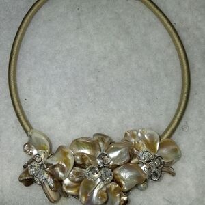 Elegant Floral Pearl Necklace